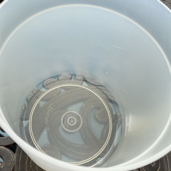 Tupperware - Small 1.5 Qt Pitcher With Push Button Lid - Picture 6 of 11